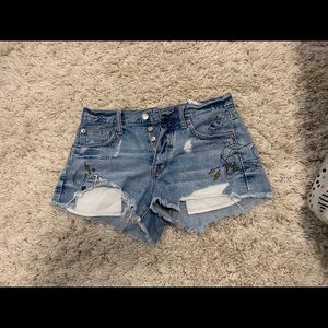 Patterned jean shorts